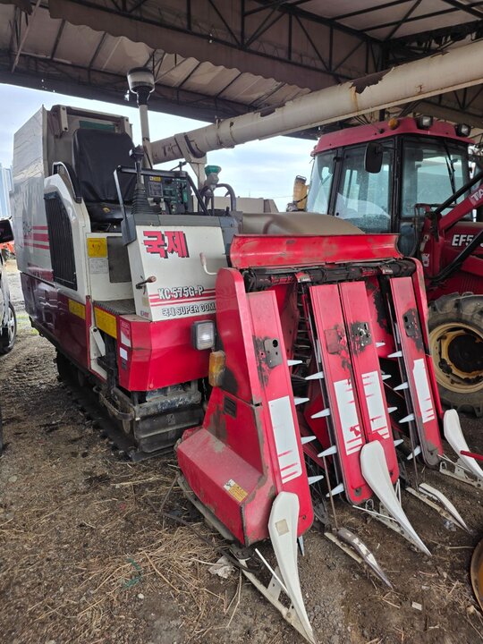 국제 콤바인 KC575G (4조식) 앞좌측면
