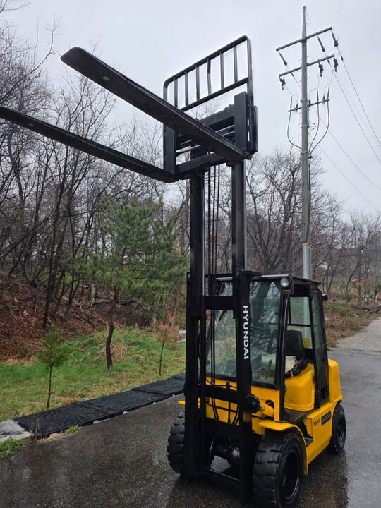 Hyundai Forklift 포렉스3톤 자동발 디젤 (3톤) 앞좌측면