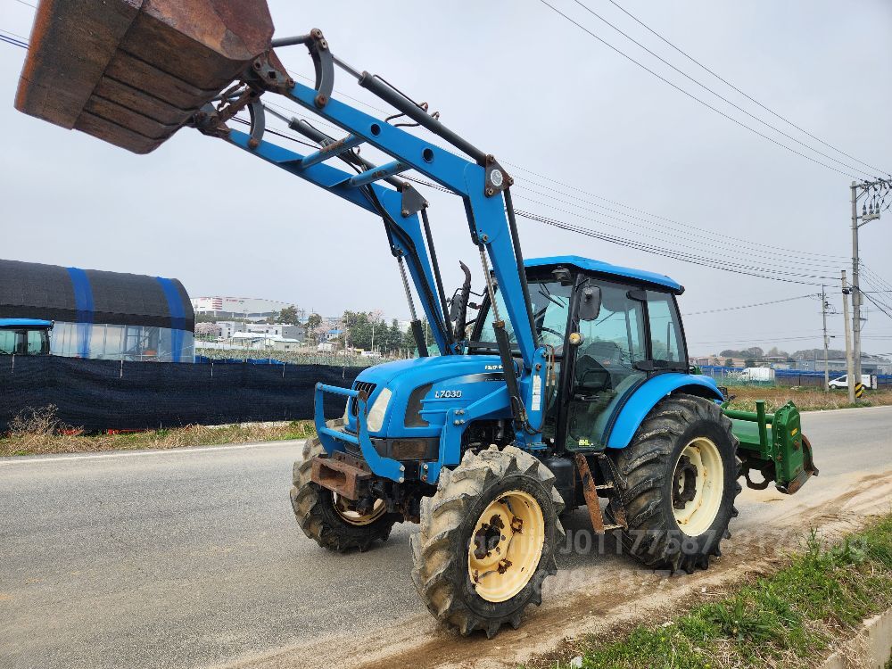 LS Tractor L7030 (85hp) 뒤우측면