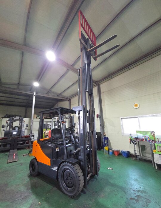  Forklift 디젤 2톤 3단 4.7M (2톤) 앞좌측면