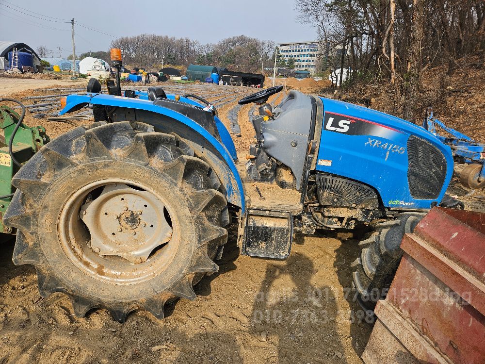 LS Tractor XR4155 (55.7hp) 뒤우측면