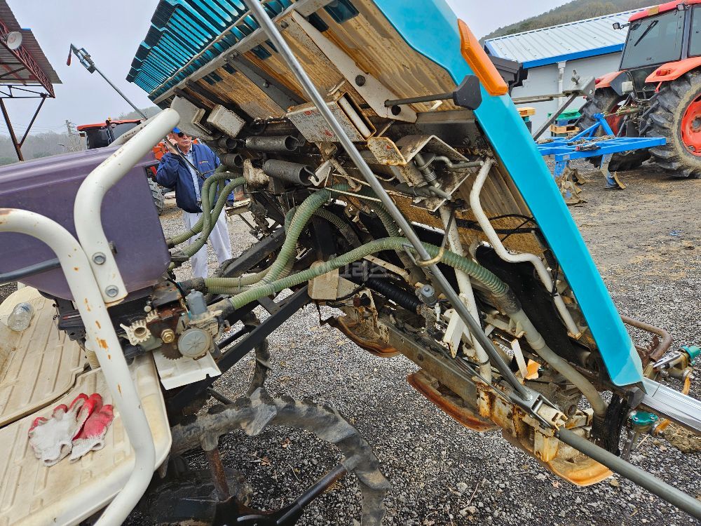 구보다 이앙기 NSD8F (8조식) 뒤우측면