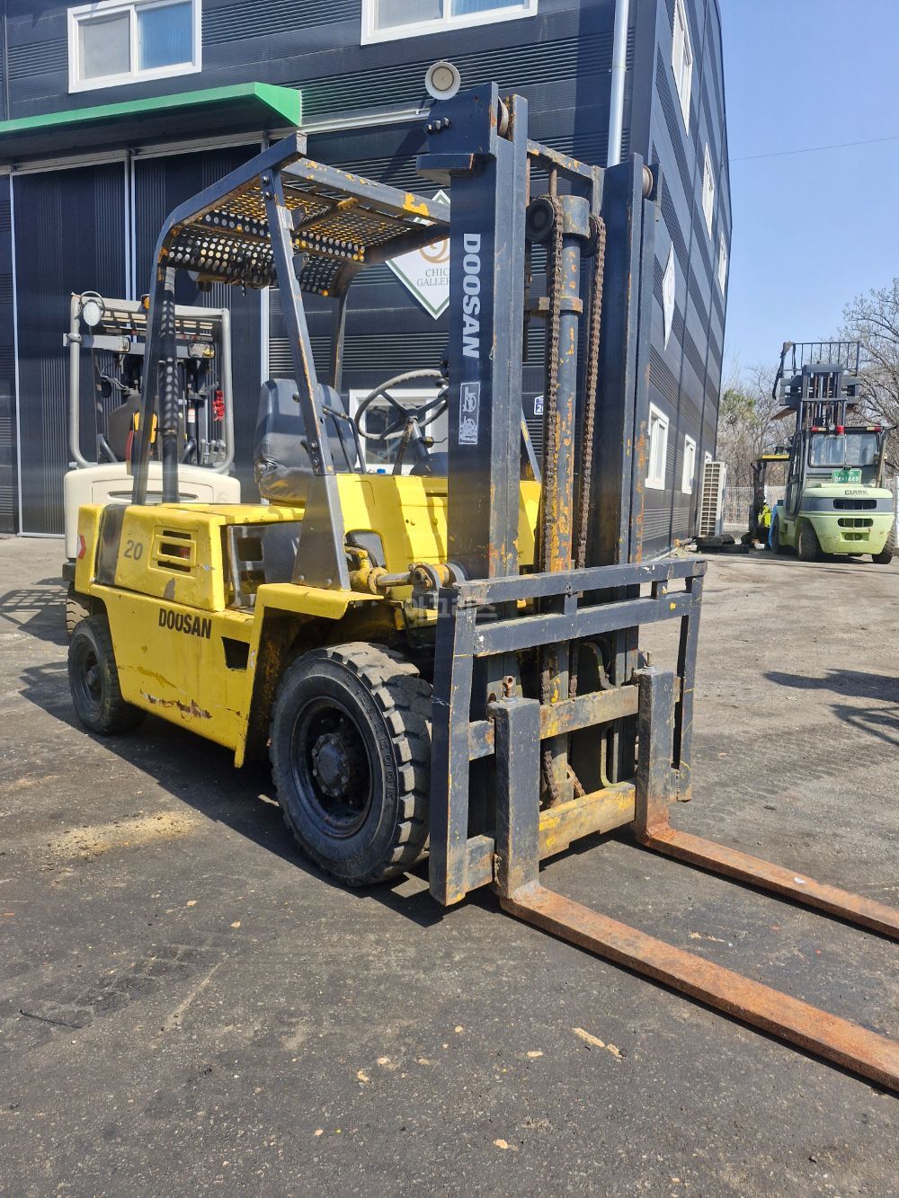 Doosan Forklift fd2톤 디젤 (2.0톤) 뒤우측면