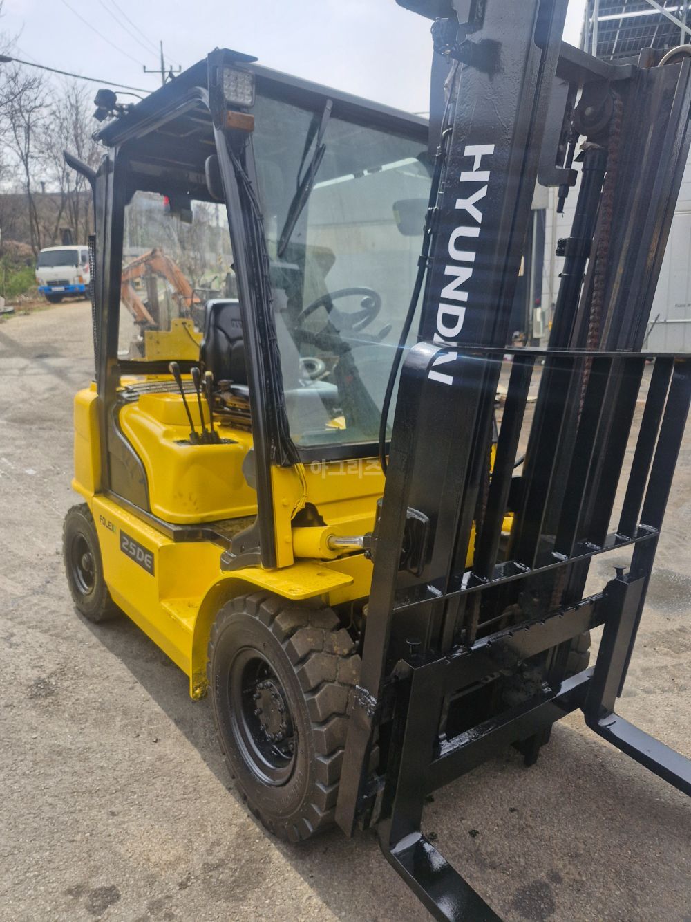 Hyundai Forklift 25DE (2.5톤) 뒤우측면