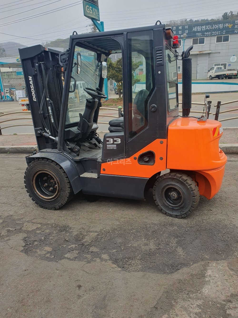 Doosan Forklift 3.3톤 3단마스타 더블타이어 (3.3톤) 뒤우측면
