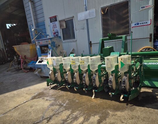  파종기 8조 파종기  앞좌측면