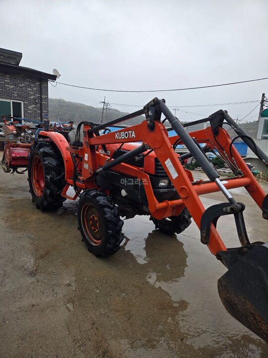 Kubota Tractor L500M (50hp) 앞좌측면