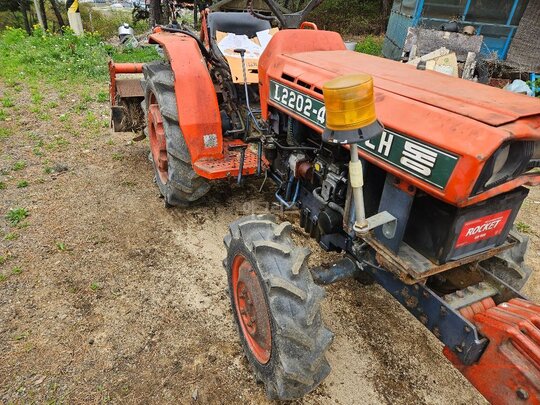 대동 트랙터 L2202-4WD (22마력) 앞좌측면