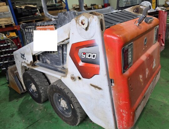 두산 스키드로더 S100 앞좌측면