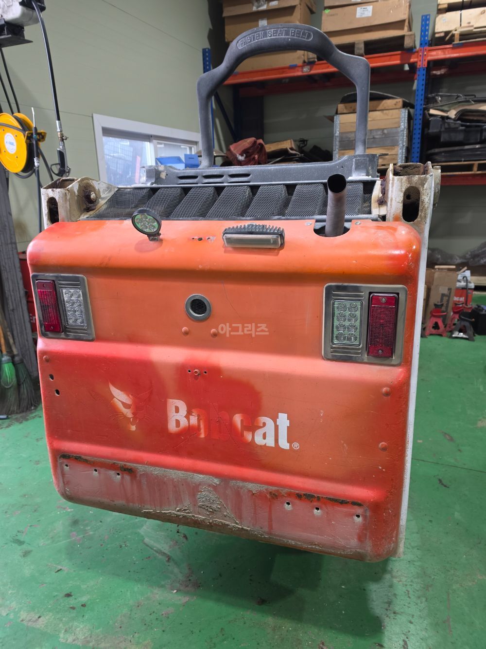 두산 스키드로더 S100 뒤우측면