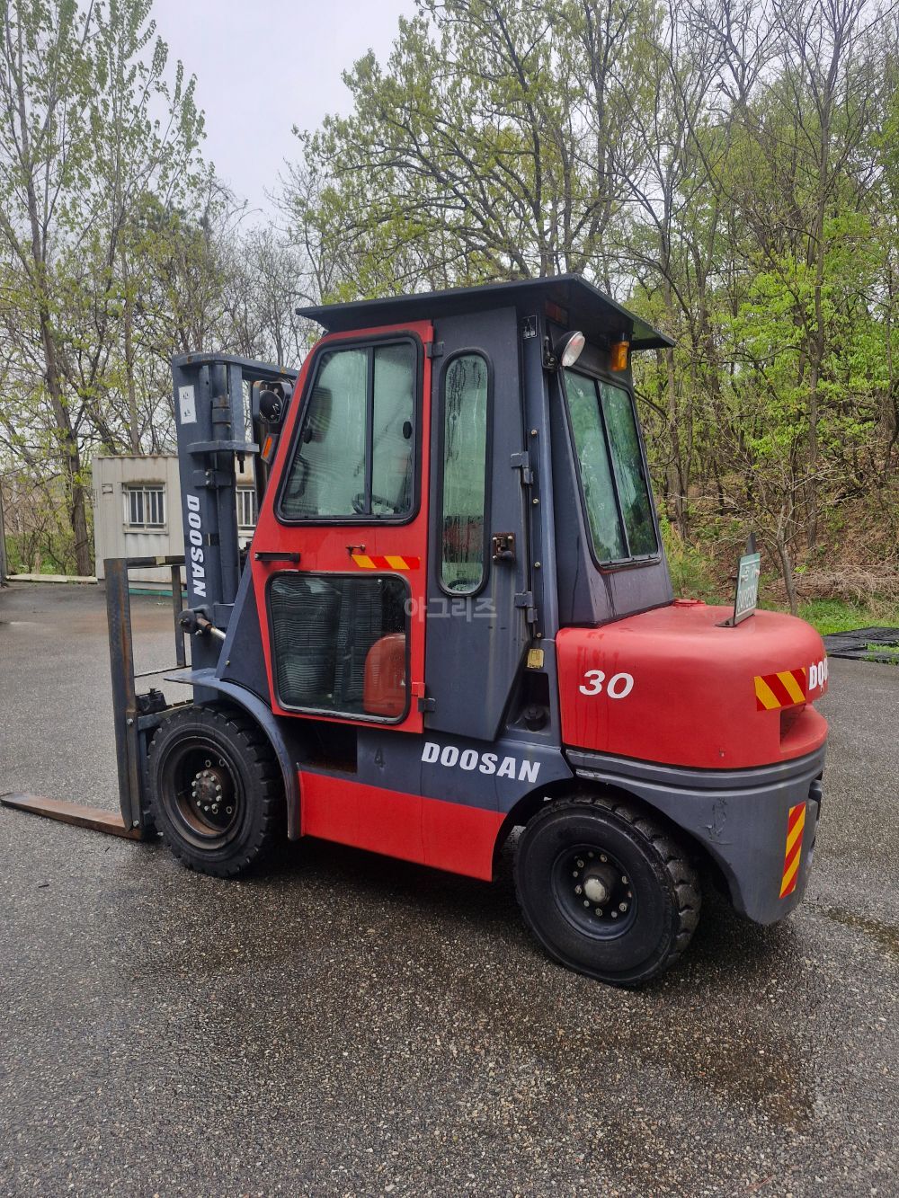  Forklift 3톤 (3톤) 뒤우측면