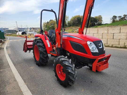 Daedong Tractor NS580V (58hp) 앞좌측면