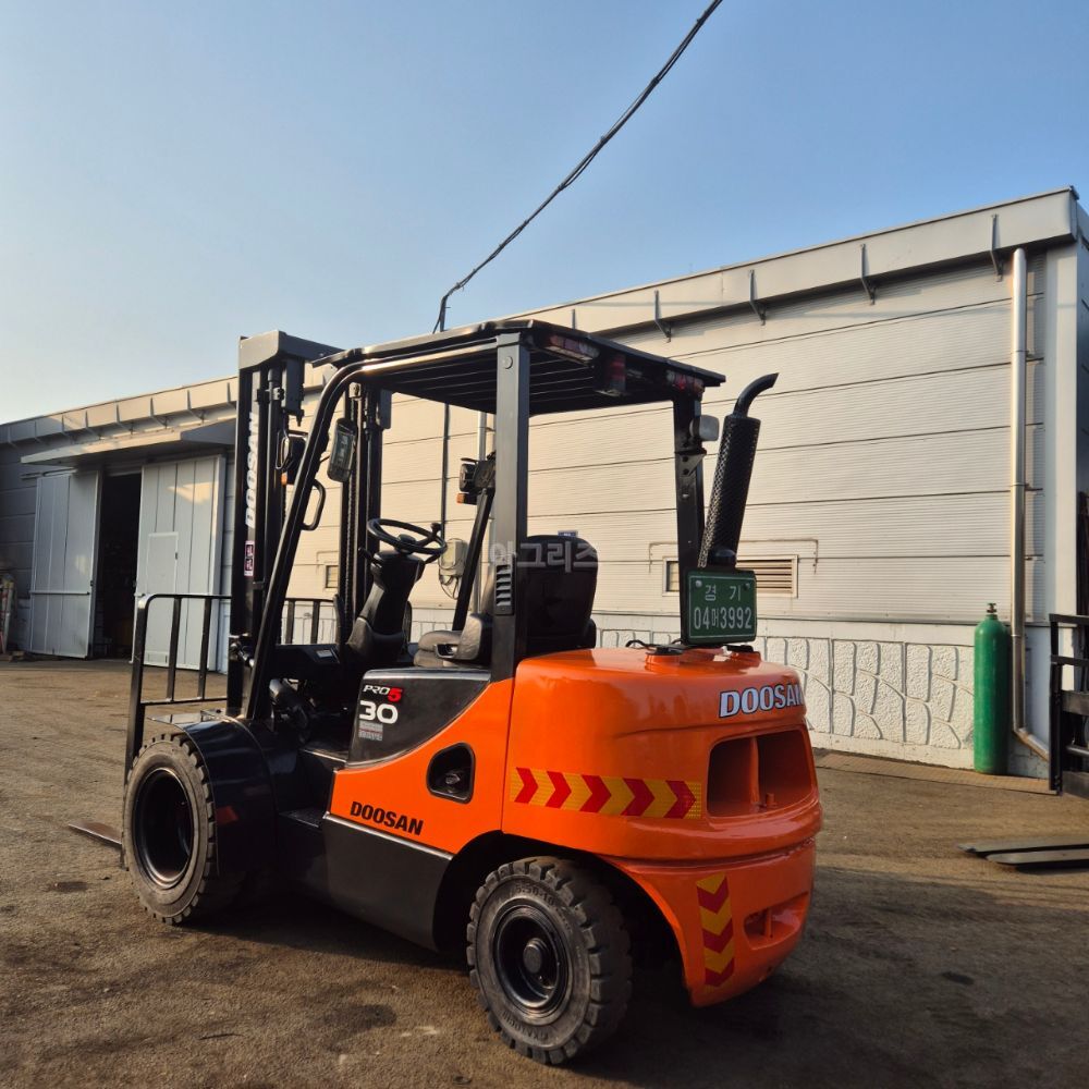 Doosan Forklift D30S-5 (3톤) 뒤우측면