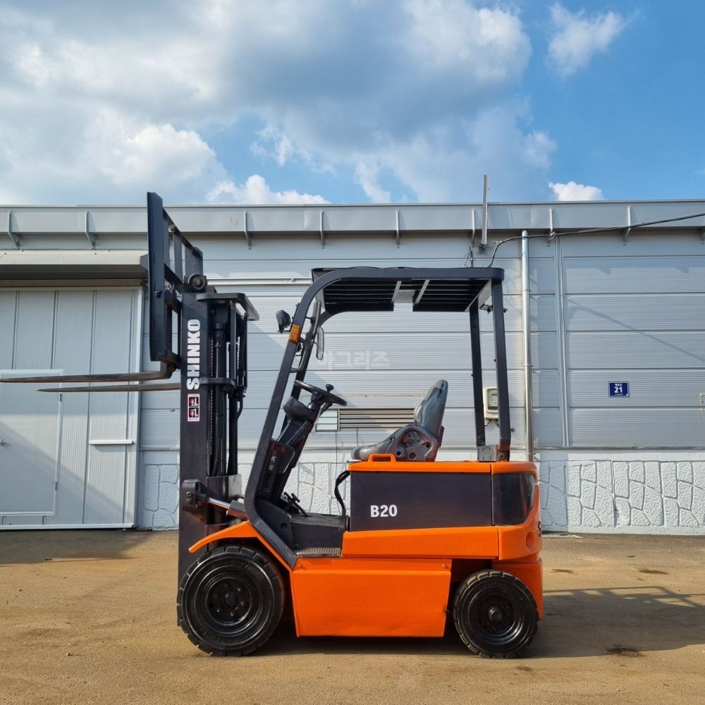  Forklift B20s (2톤) 뒤우측면