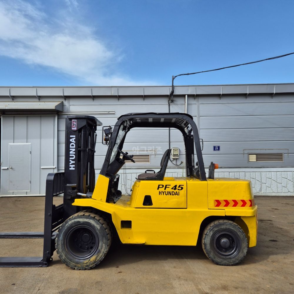 Hyundai Forklift PF4.5 (4.5톤) 뒤우측면