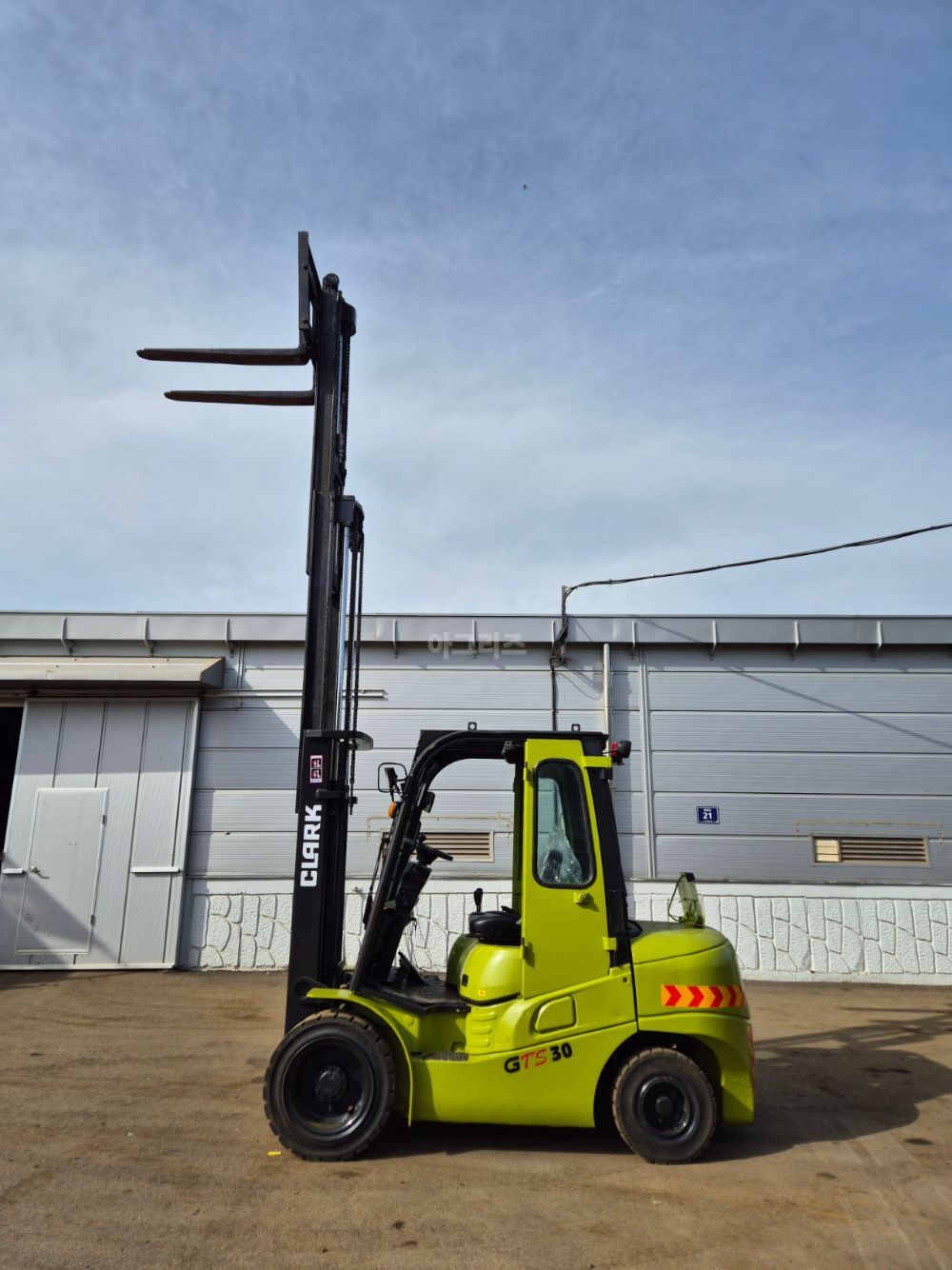 클라크  지게차 GTS30D (3톤) 뒤우측면