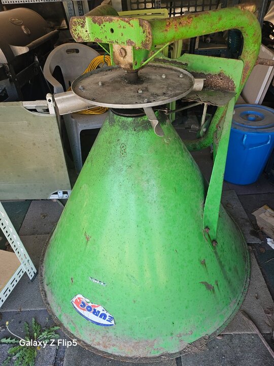 이태리 비료살포기 500 앞좌측면