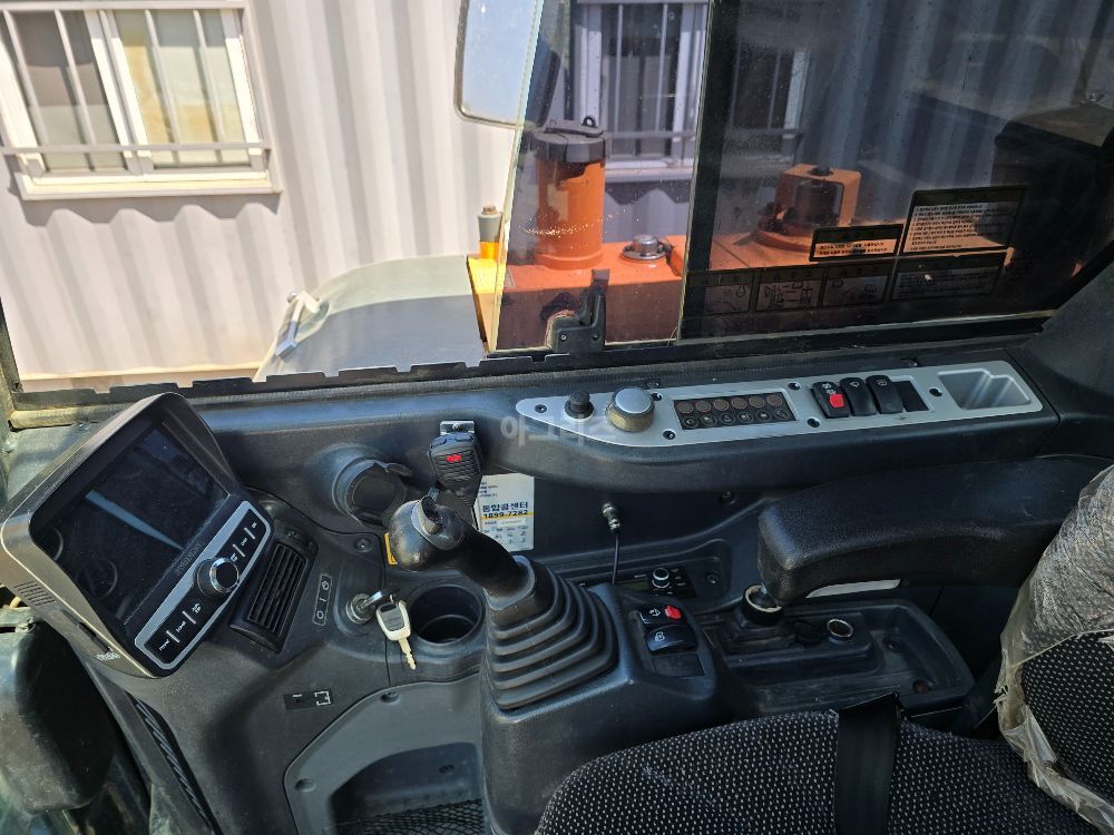 현대 굴삭기 HX60MT (6.0톤) 뒤우측면