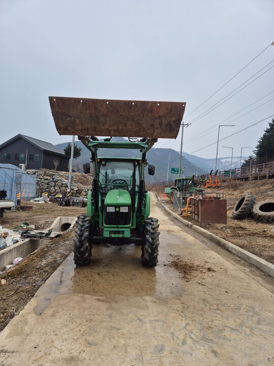 JohnDeere Tractor 5325 (66hp) 앞좌측면