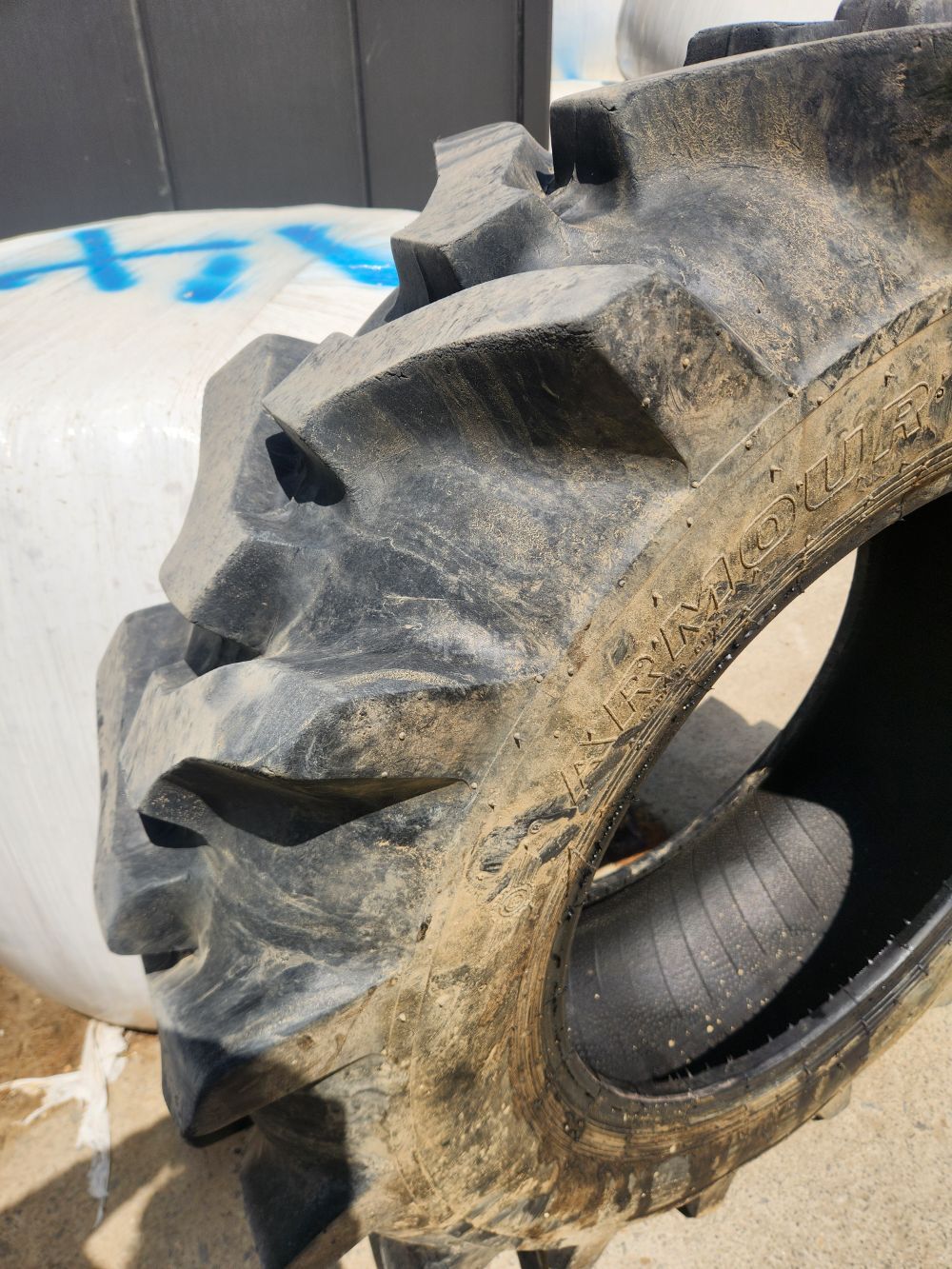  타이어 12.4.24  뒤우측면