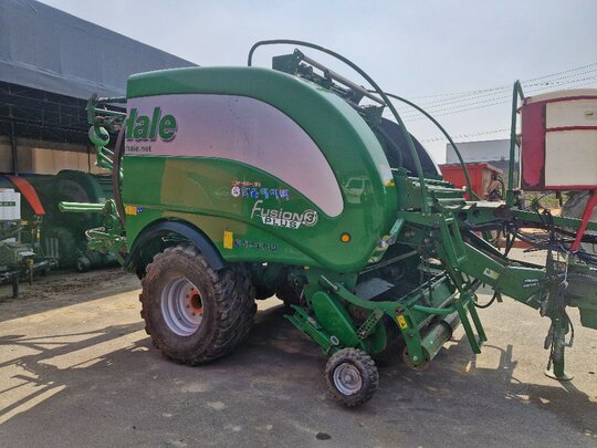 원인터내셔날  원형베일러 퓨전3 플러스 앞좌측면