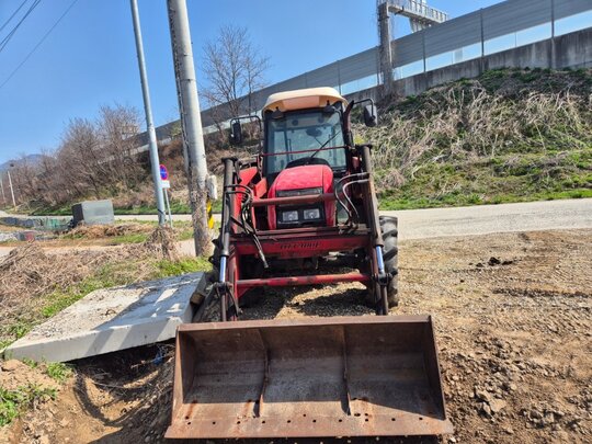 TYM 트랙터 T552 (55마력) 앞좌측면