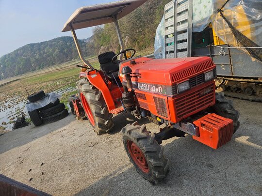 대동 트랙터 L2601-4WD (26마력) 앞좌측면