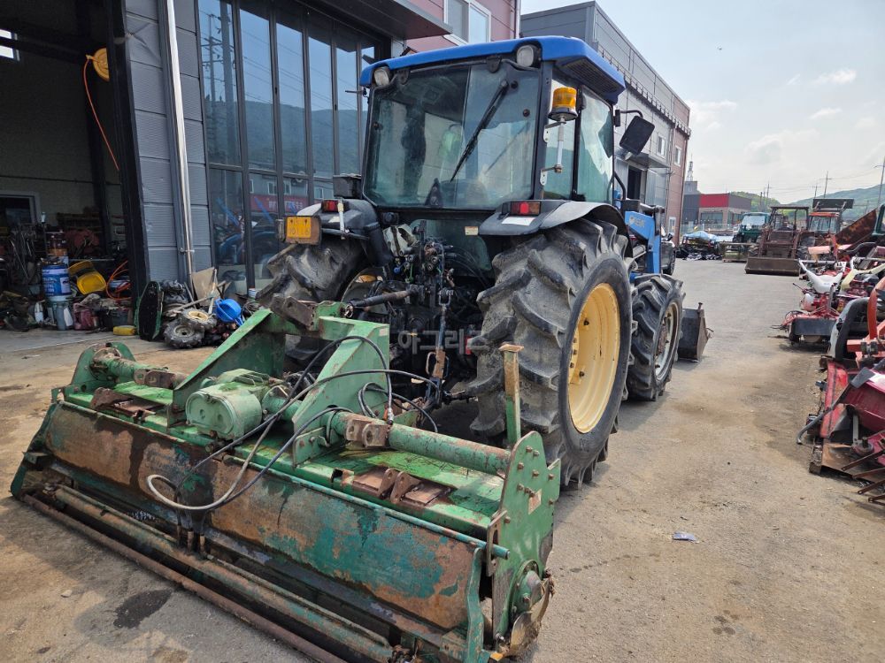 NewHolland Tractor TN75DA (75hp) 뒤우측면