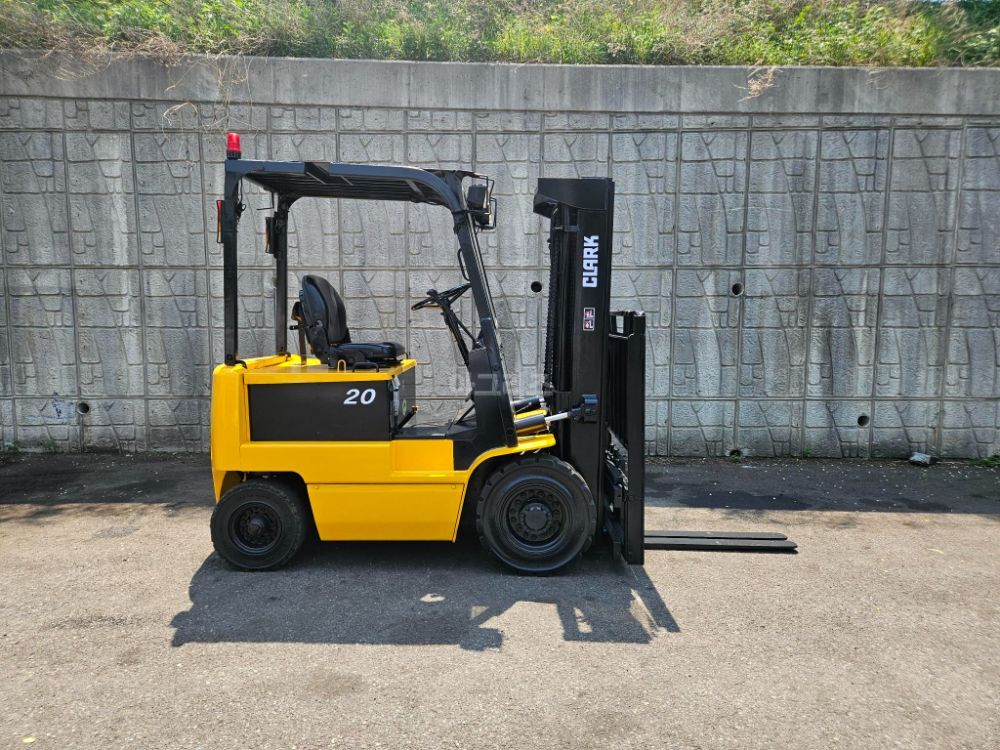 클라크 지게차 중고 FX203D 좌식형 2톤 3단 전동 (3단마스트, 사이드쉬프트) (2톤) 뒤우측면