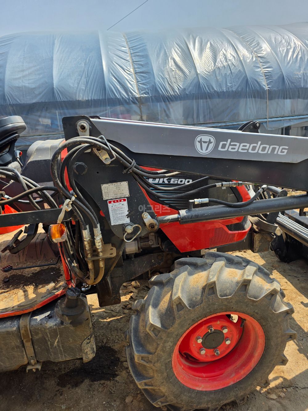대동 트랙터 DK600 (58마력) 뒤우측면