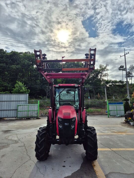 TYM 트랙터 X750 (75마력) 앞좌측면