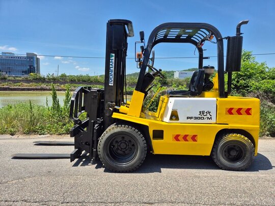  Forklift PF30 (3.0톤) 앞좌측면