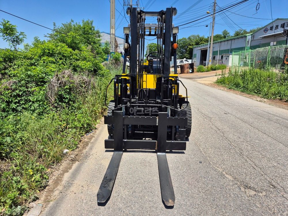  Forklift PF30 (3.0톤) 뒤우측면