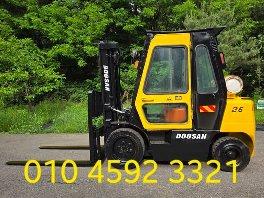Doosan Forklift 2.5톤 사이드쉬프트 가스 (2.5톤) 앞좌측면