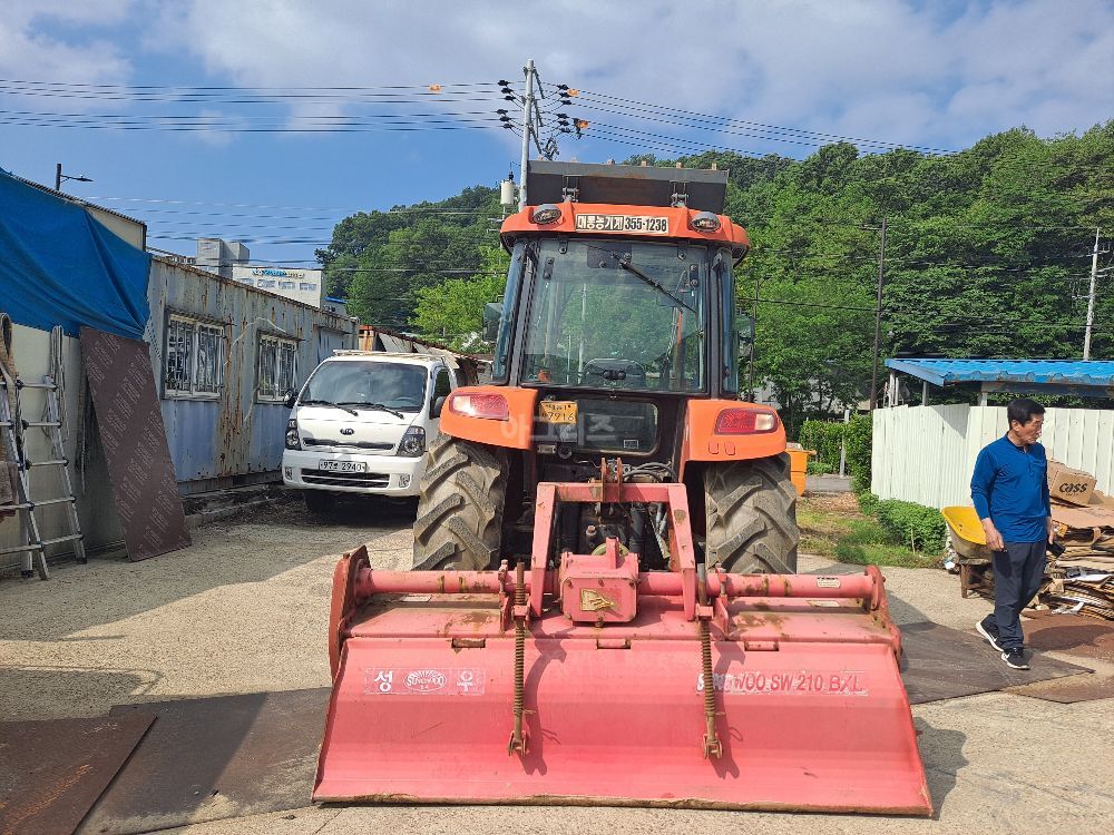 Daedong Tractor RX700 (70hp) 뒤우측면