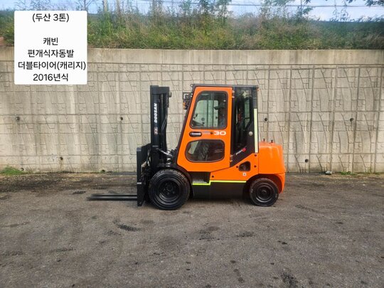  지게차 중고 두산 D30S-5 디젤 3톤 (캐빈, 편개식자동발, 더블타이어(캐리지) (3톤)