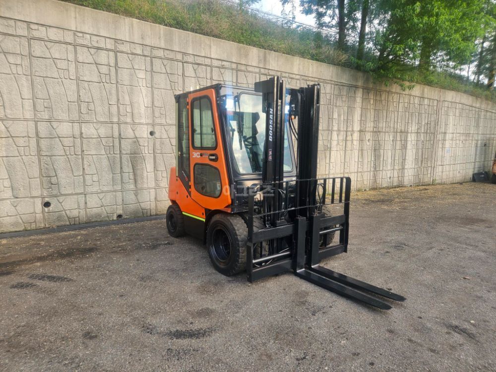  Forklift 중고 두산 D30S-5 디젤 3톤 (캐빈, 편개식자동발, 더블타이어(캐리지) 뒤우측면