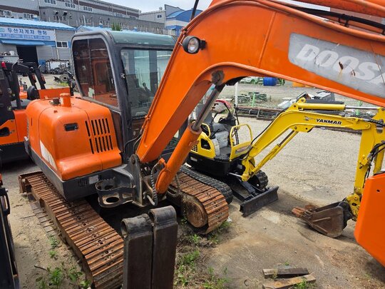 Doosan Excavator DX55A (5.5톤) 앞좌측면