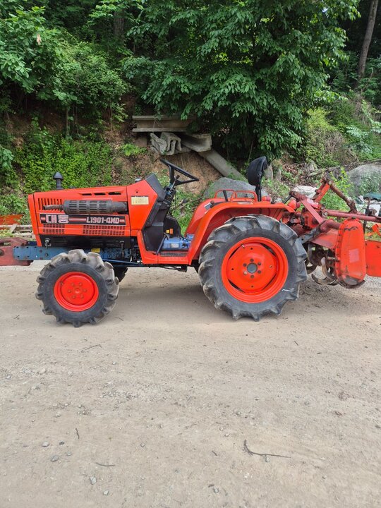 대동 트랙터 L1901-4WD (19마력) 앞좌측면