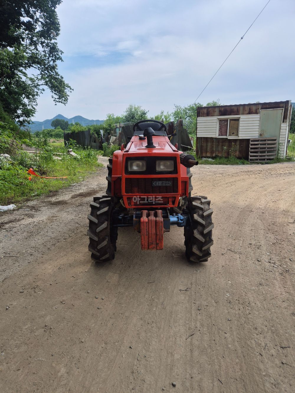대동 트랙터 L1901-4WD (19마력) 뒤우측면