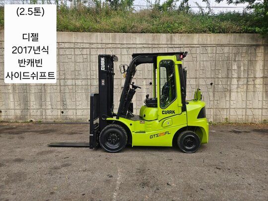 클라크 지게차 중고 GTS25D 디젤 2.5톤 (반캐빈, 사이드쉬프트) (2.5톤) 앞좌측면
