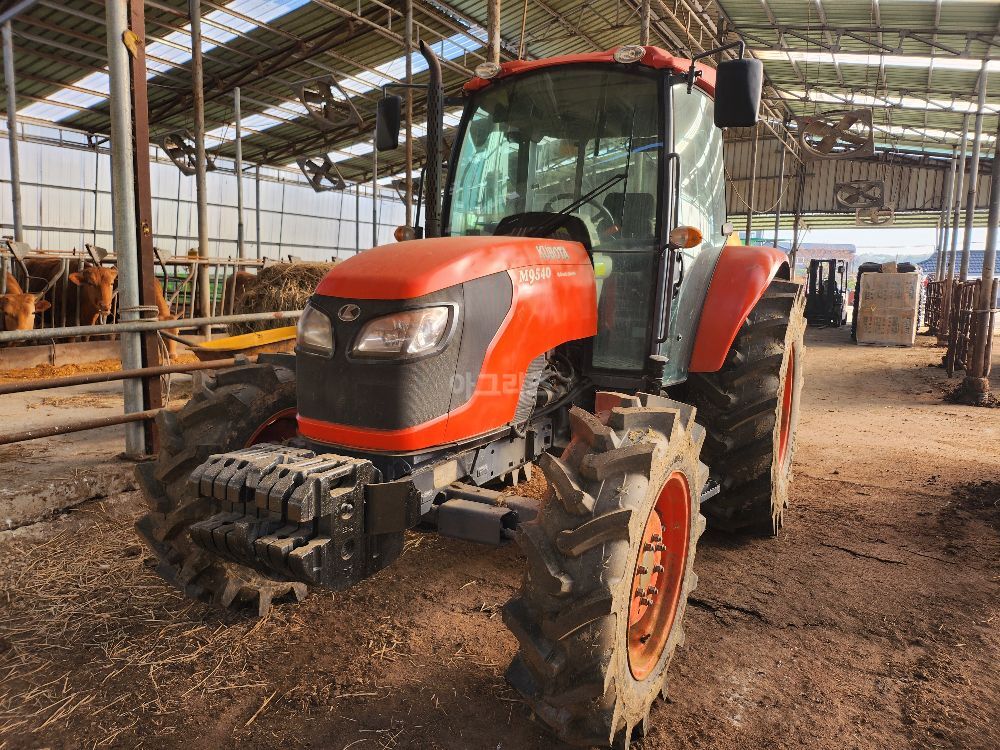 Kubota Tractor M9540 (95hp) 뒤우측면