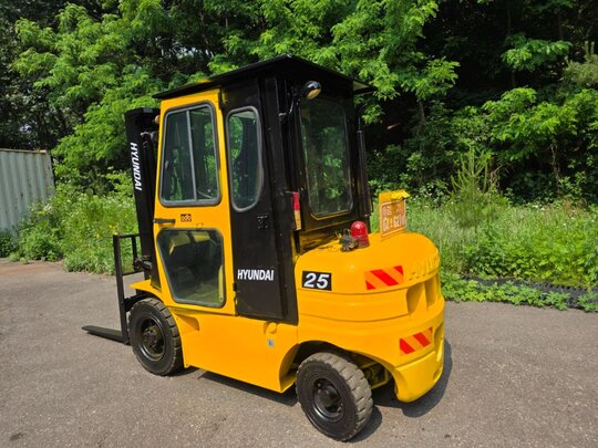 Hyundai Forklift 2.5톤 3단마스타 디젤 (2.5톤)
