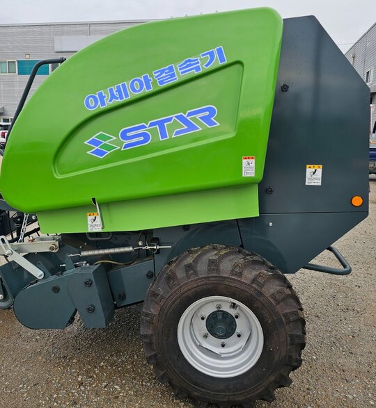 Shibaura Round Baler TCR2251AN  앞좌측면