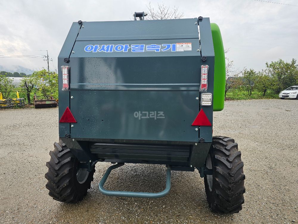 Shibaura Round Baler TCR2251AN  뒤우측면