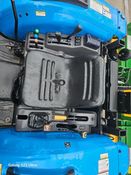 LS 트랙터 XR4160 (58.9마력) 앞좌측면