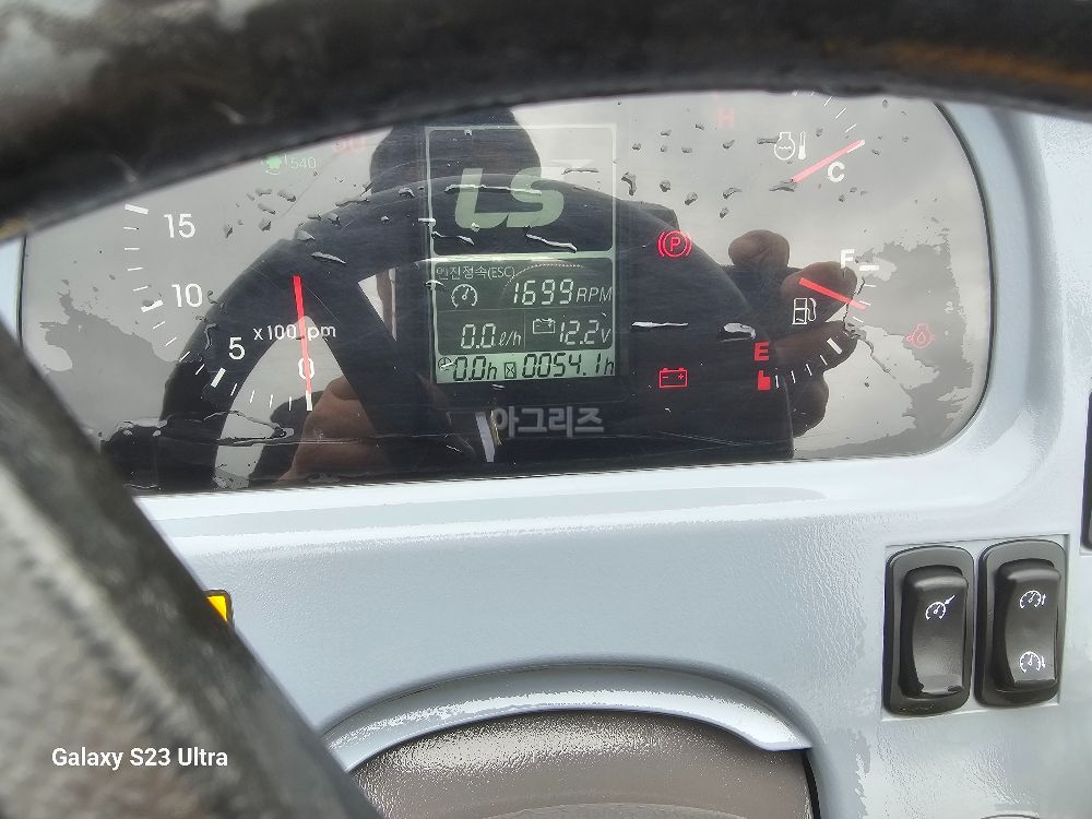 LS 트랙터 XR4160 (58.9마력) 뒤우측면