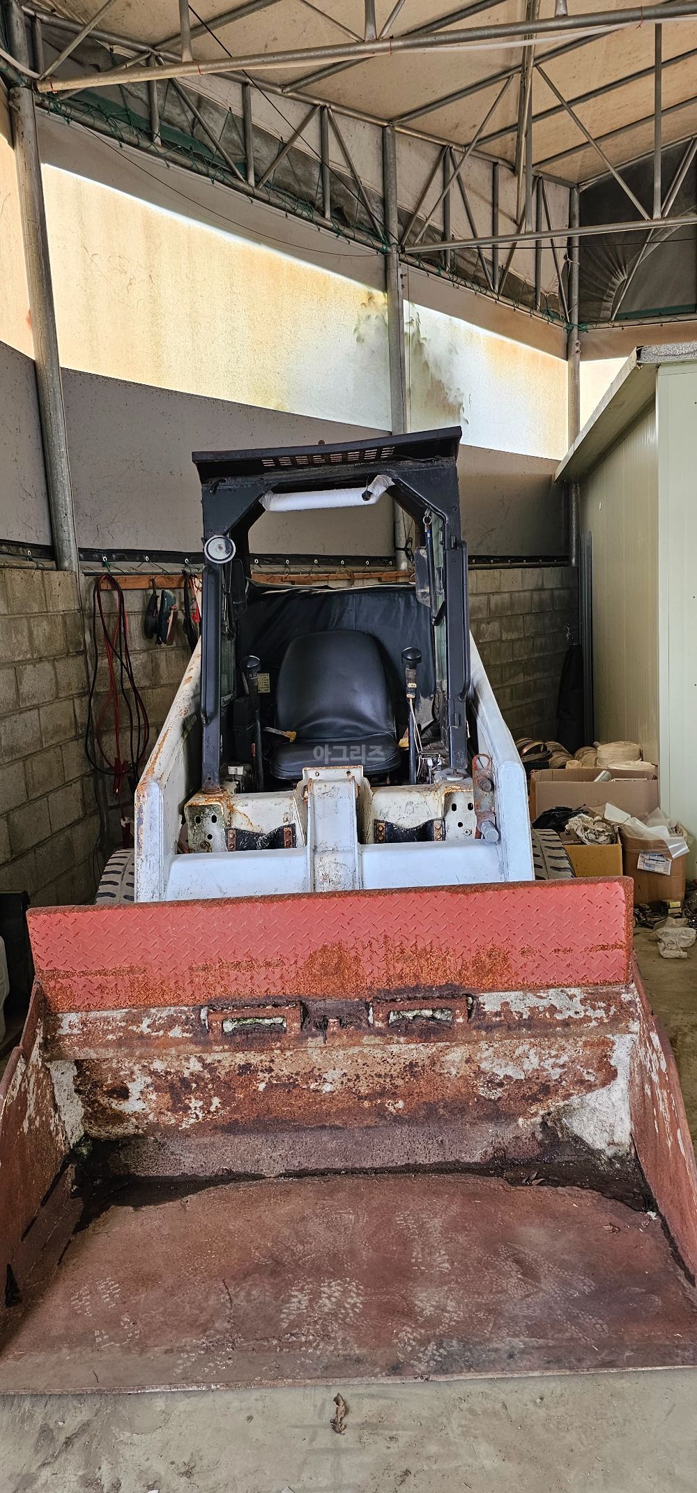 두산바브캣 스키드로더 바브캣853 뒤우측면