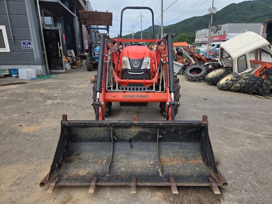 Daedong Tractor DK550 (55hp) 앞좌측면
