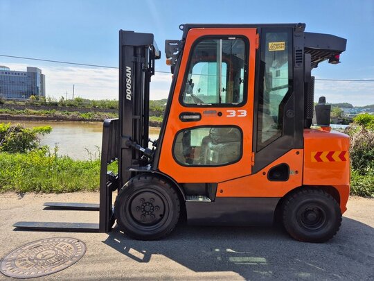 Doosan Forklift D33SE-7 (3.3톤) 앞좌측면